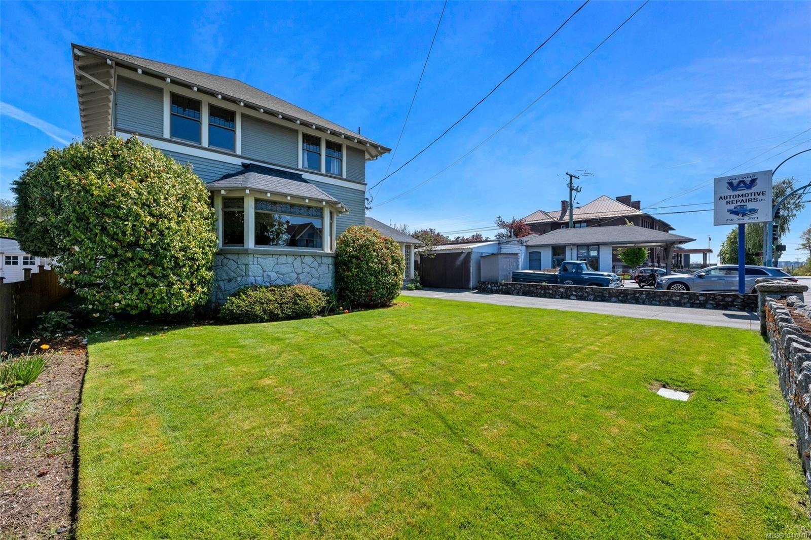 3107 Quadra St, Victoria, BC