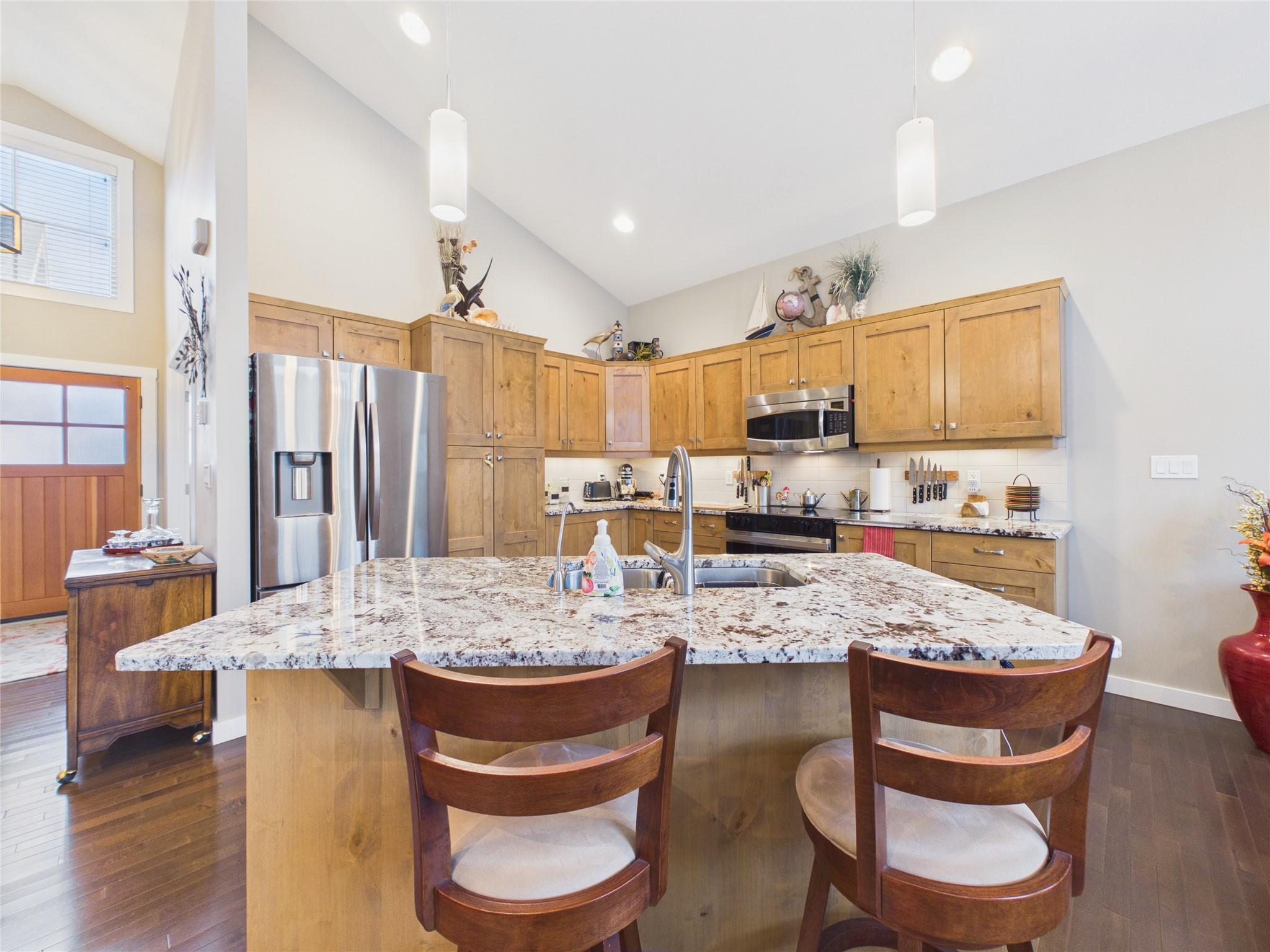 240 Boulder Creek, Cranbrook, BC - Indoor Photo Showing Kitchen With Upgraded Kitchen