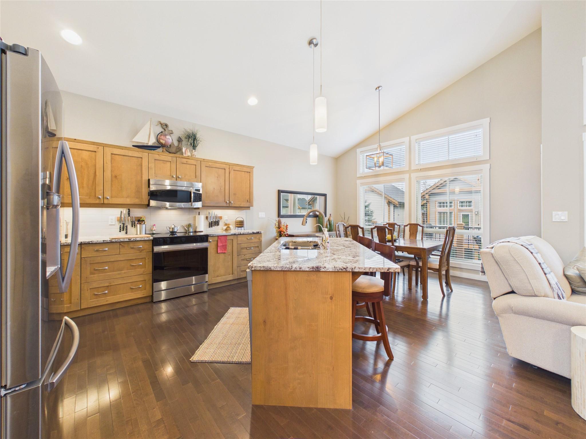 240 Boulder Creek, Cranbrook, BC - Indoor Photo Showing Kitchen With Double Sink