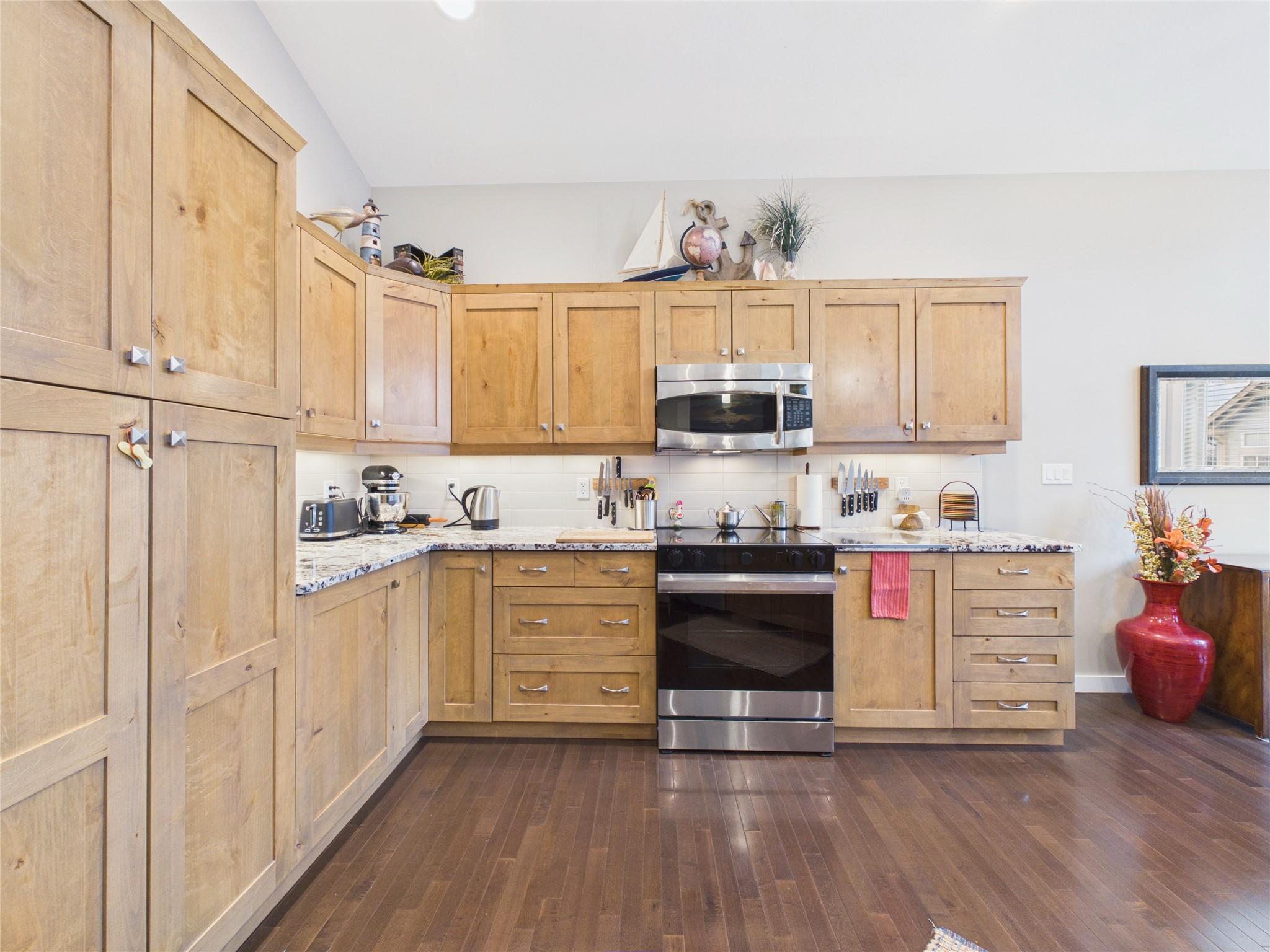 240 Boulder Creek, Cranbrook, BC - Indoor Photo Showing Kitchen