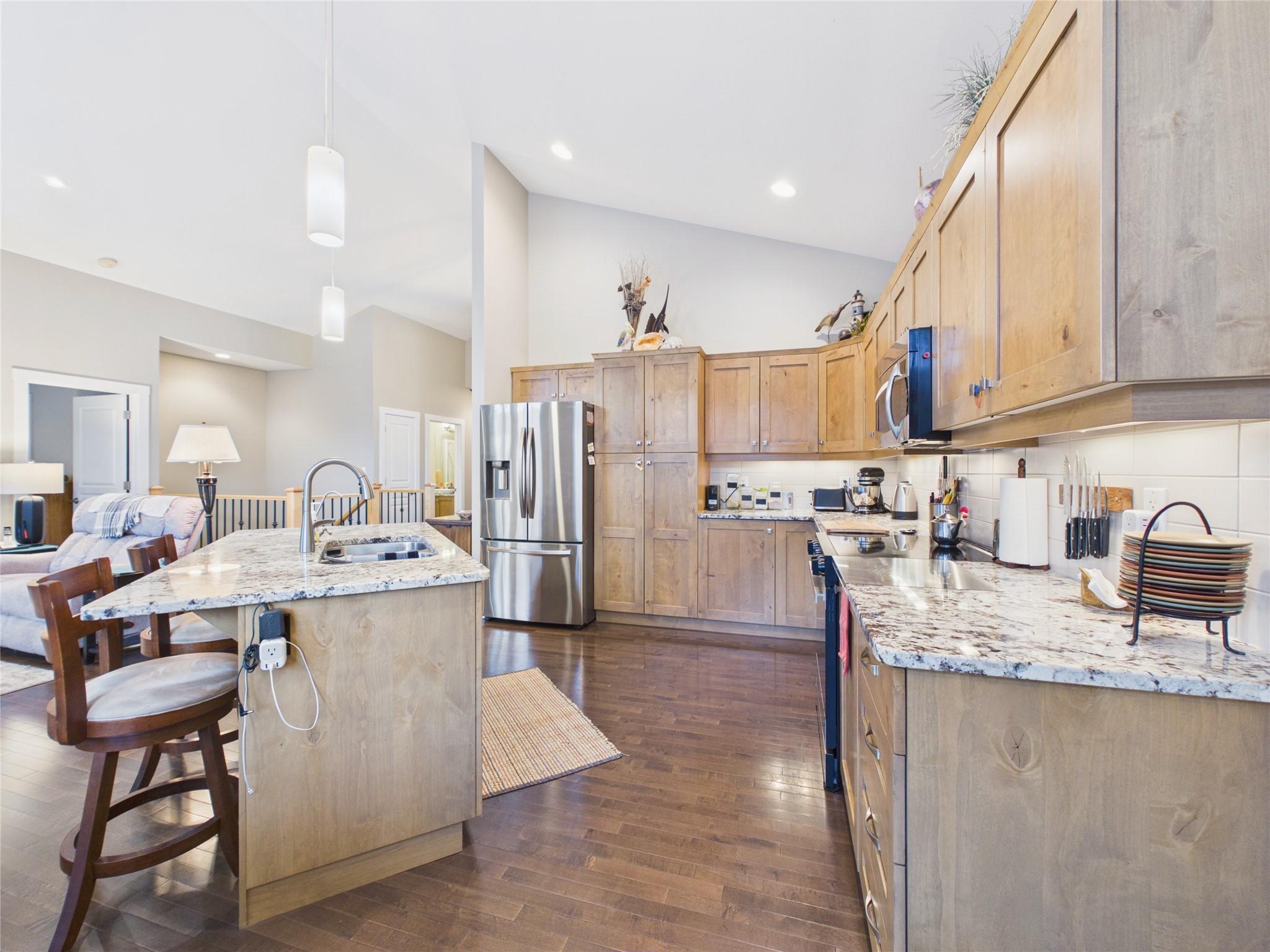 240 Boulder Creek, Cranbrook, BC - Indoor Photo Showing Kitchen With Upgraded Kitchen