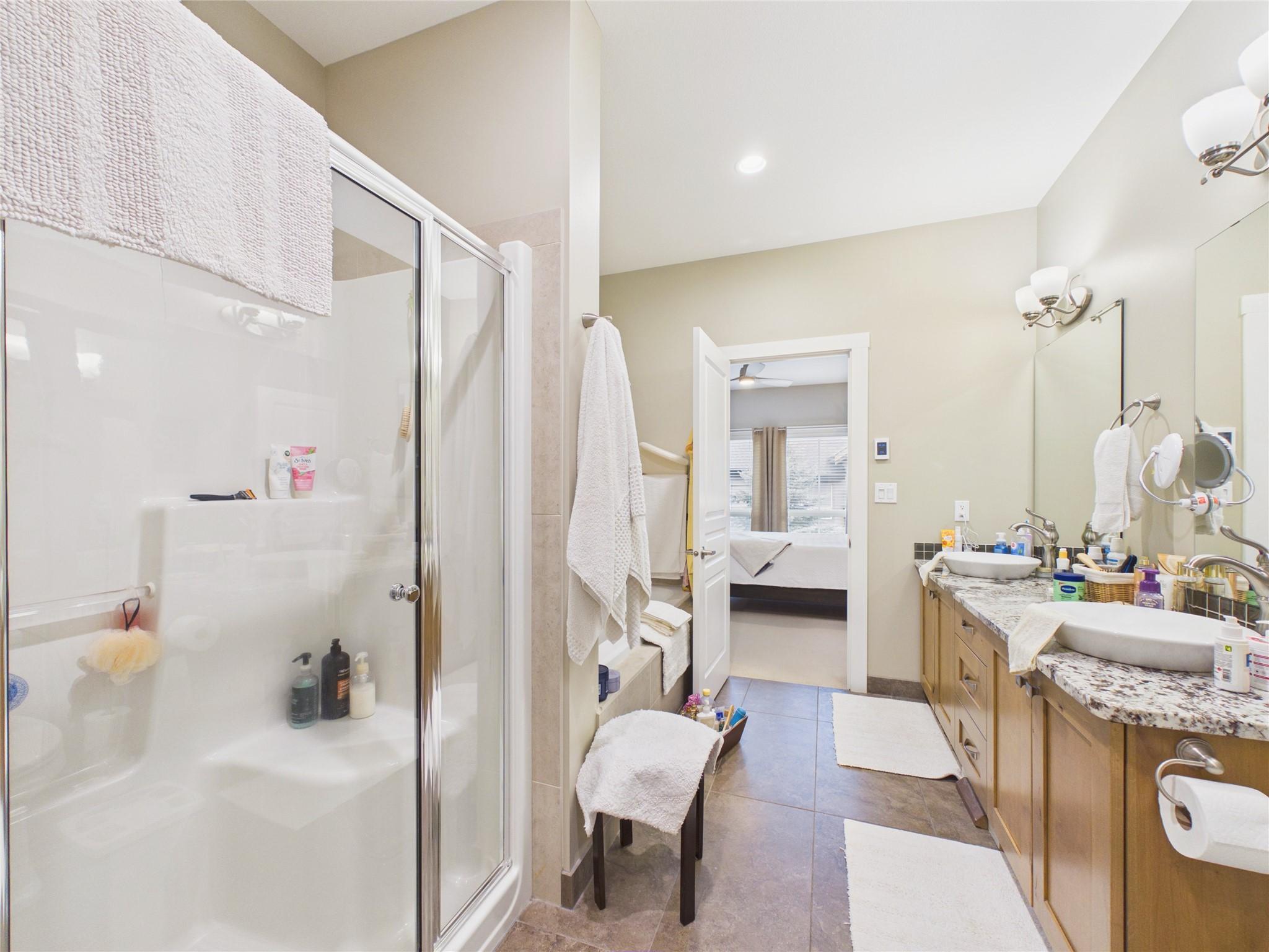 240 Boulder Creek, Cranbrook, BC - Indoor Photo Showing Bathroom