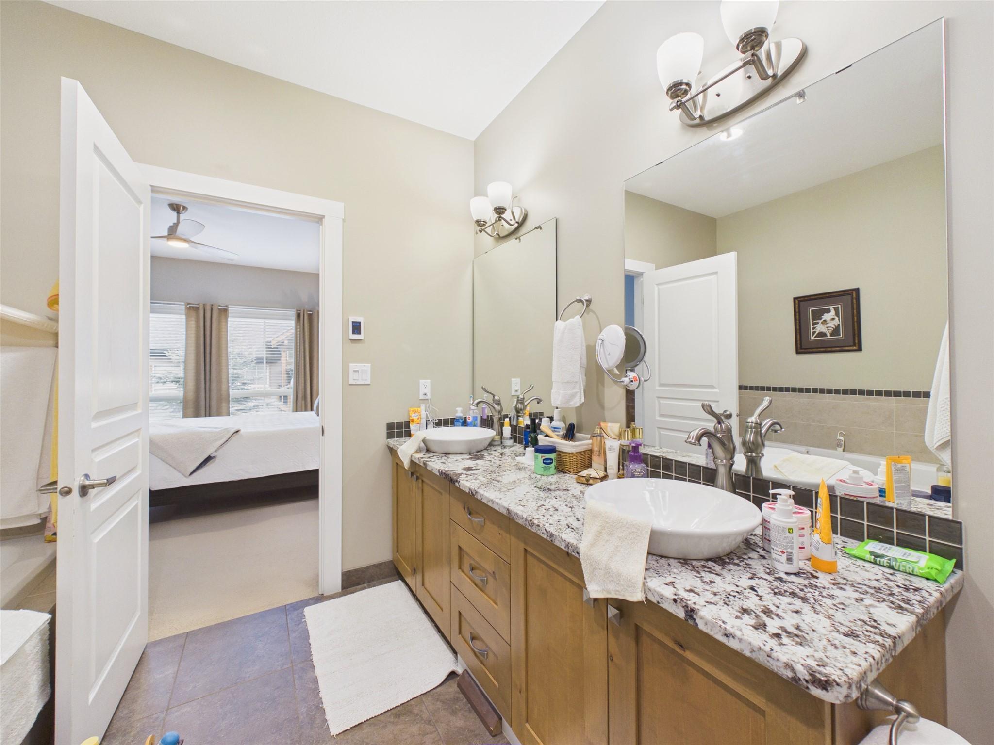 240 Boulder Creek, Cranbrook, BC - Indoor Photo Showing Bathroom