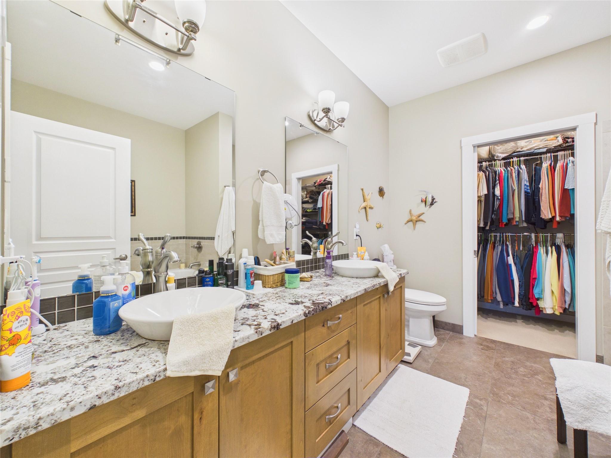 240 Boulder Creek, Cranbrook, BC - Indoor Photo Showing Bathroom