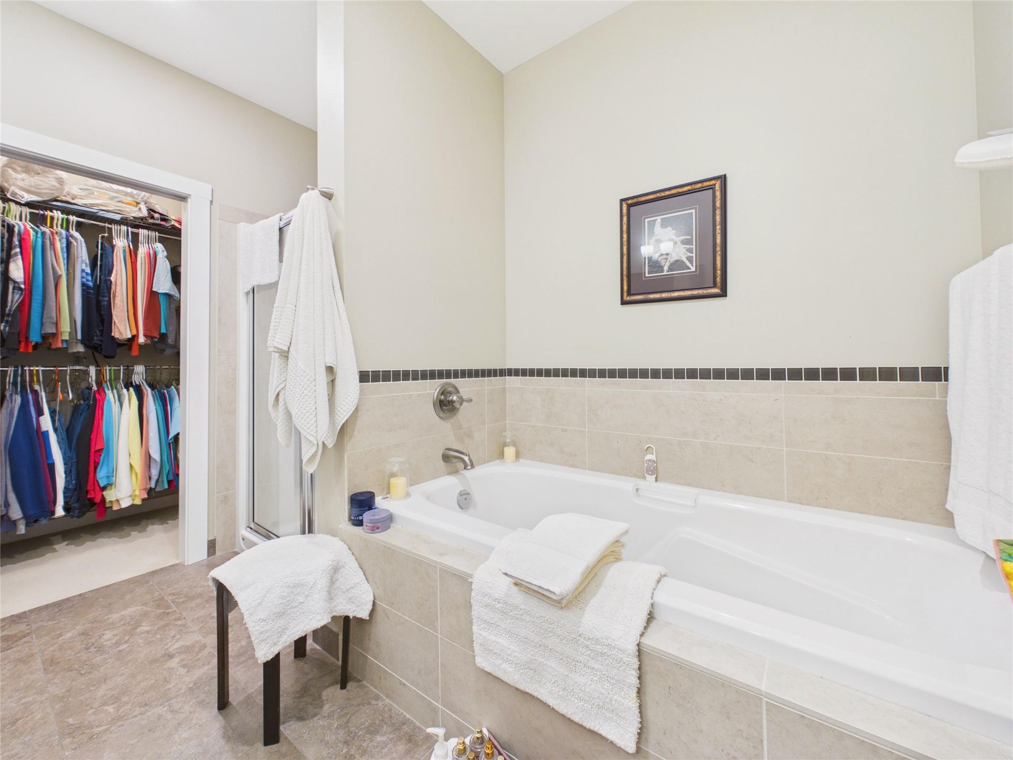 240 Boulder Creek, Cranbrook, BC - Indoor Photo Showing Bathroom