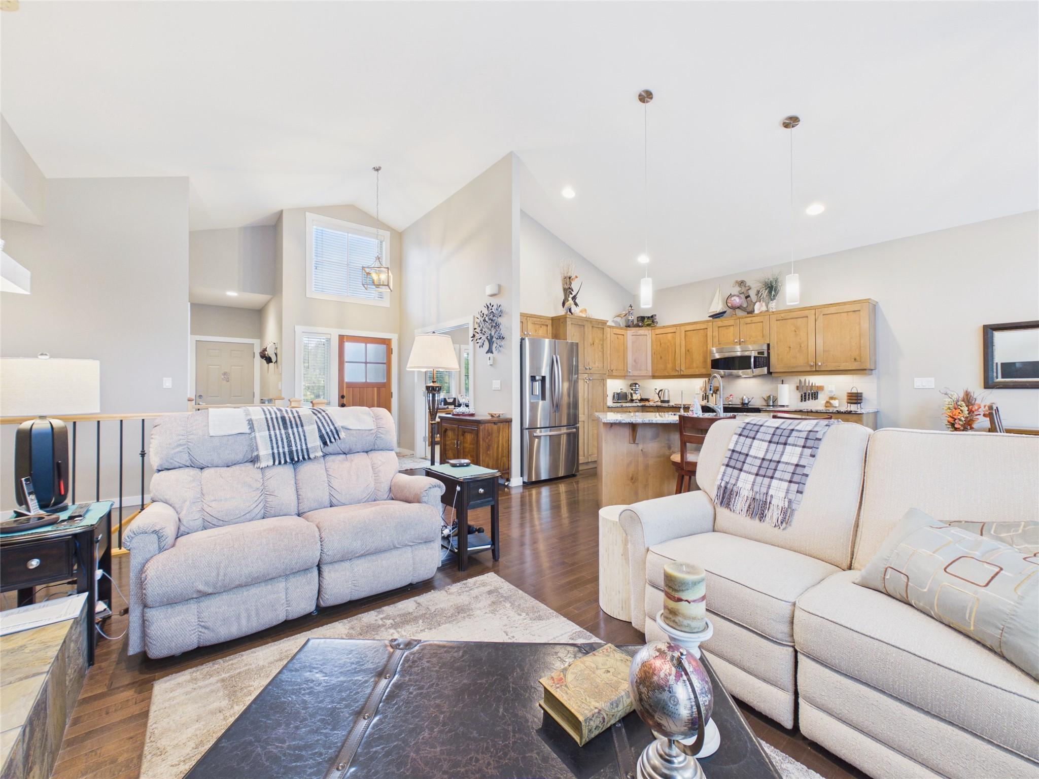 240 Boulder Creek, Cranbrook, BC - Indoor Photo Showing Living Room