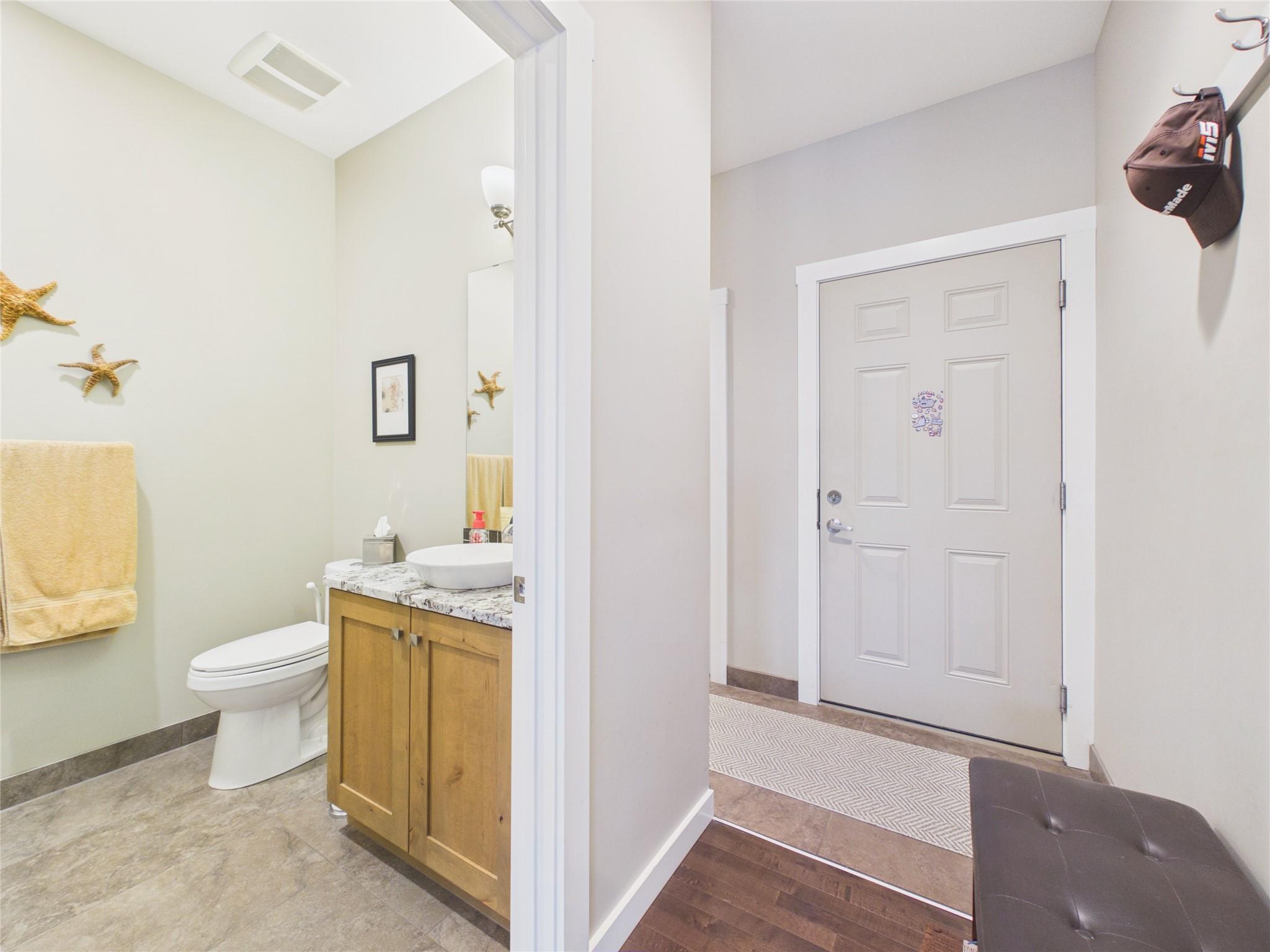 240 Boulder Creek, Cranbrook, BC - Indoor Photo Showing Bathroom