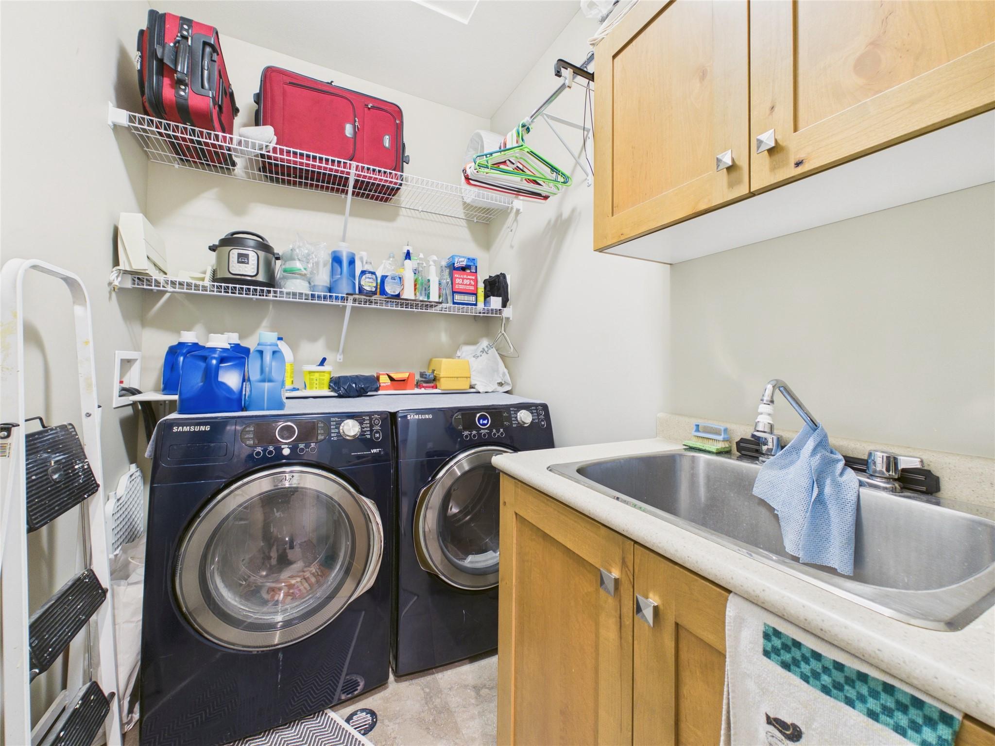 240 Boulder Creek, Cranbrook, BC - Indoor Photo Showing Laundry Room