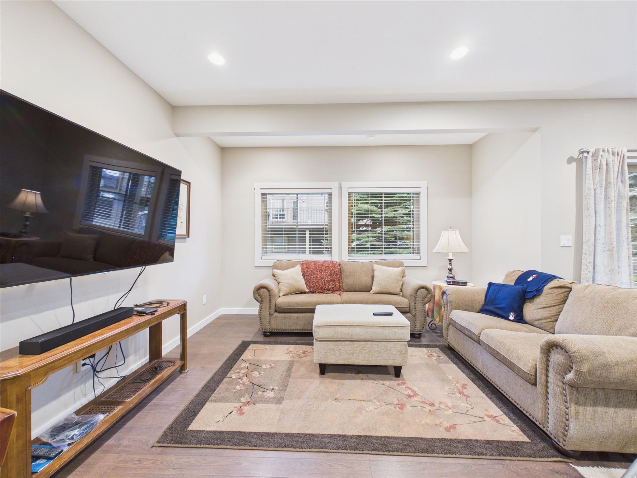 240 Boulder Creek, Cranbrook, BC - Indoor Photo Showing Living Room