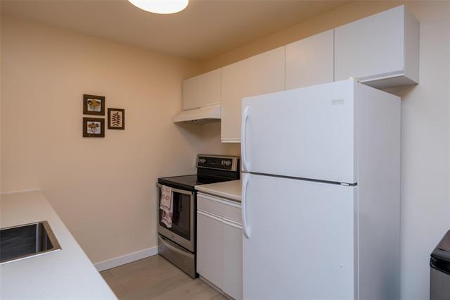 105-693 A St Anne'S Rd, Winnipeg, MB - Indoor Photo Showing Kitchen