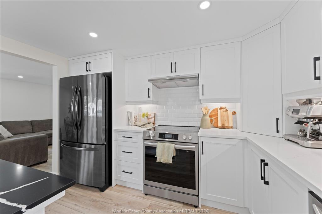 414 St Louis, Belle River, ON - Indoor Photo Showing Kitchen