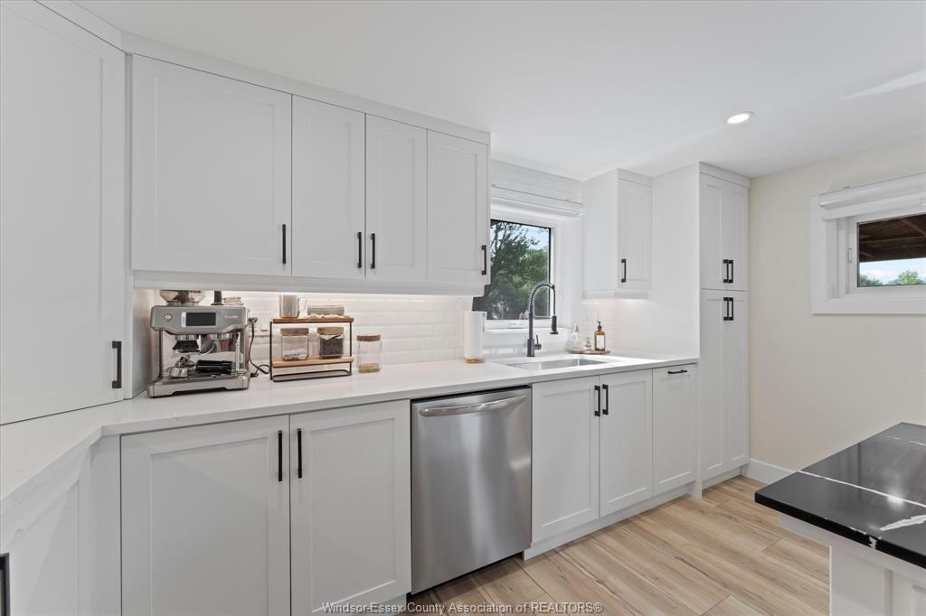 414 St Louis, Belle River, ON - Indoor Photo Showing Kitchen
