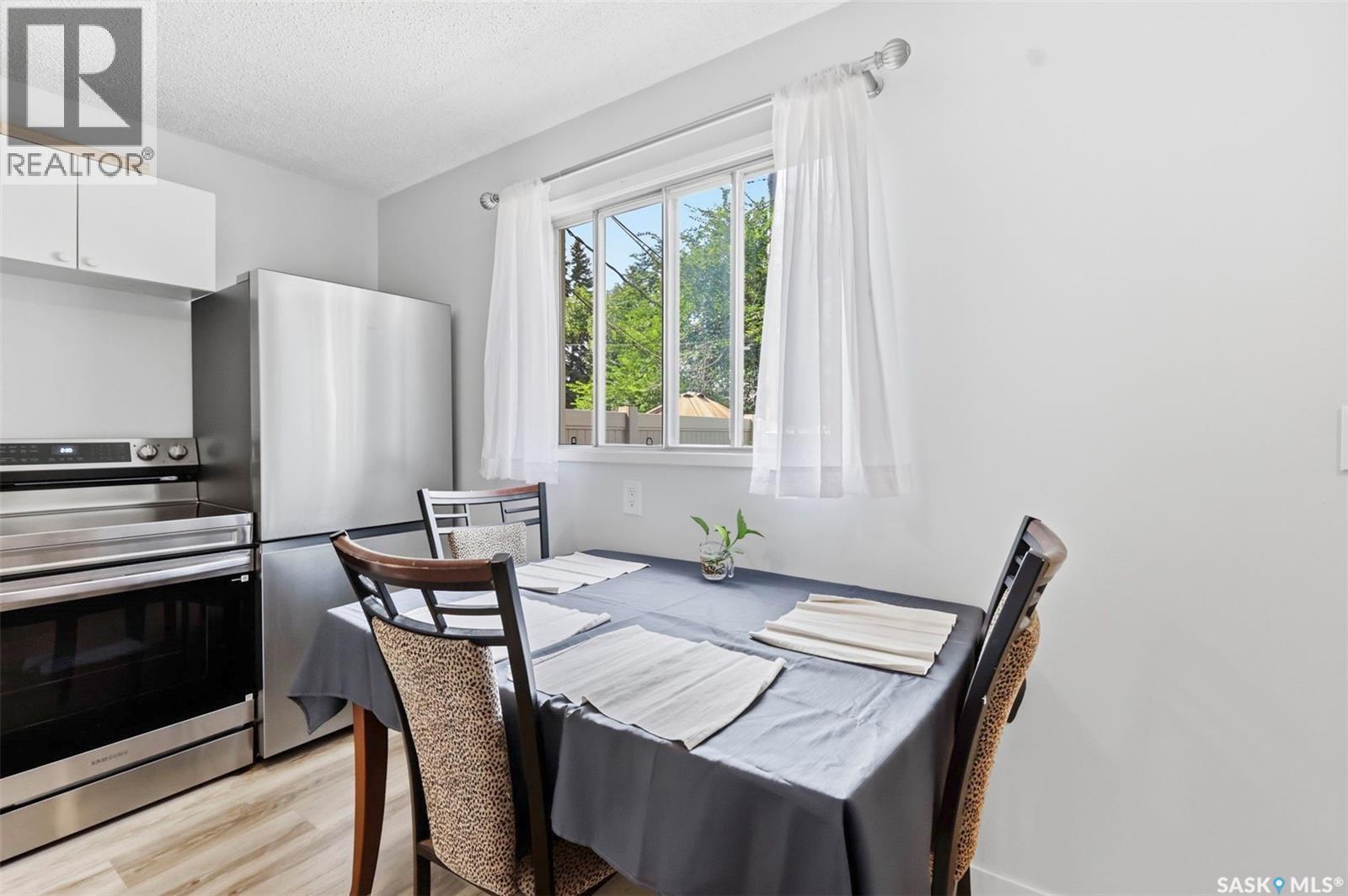 A & B 414 Gardiner Place, Saskatoon, SK - Indoor Photo Showing Dining Room