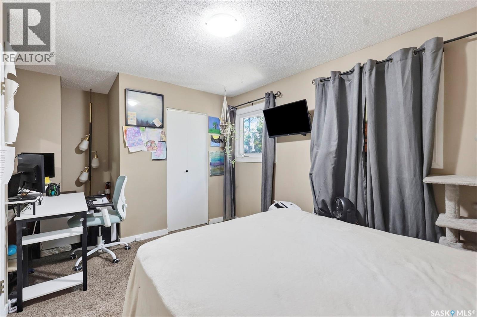 A & B 414 Gardiner Place, Saskatoon, SK - Indoor Photo Showing Bedroom