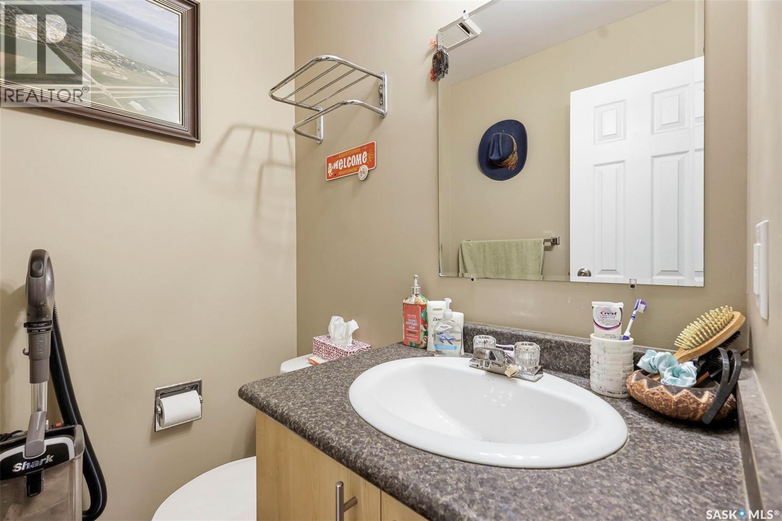 A & B 414 Gardiner Place, Saskatoon, SK - Indoor Photo Showing Bathroom