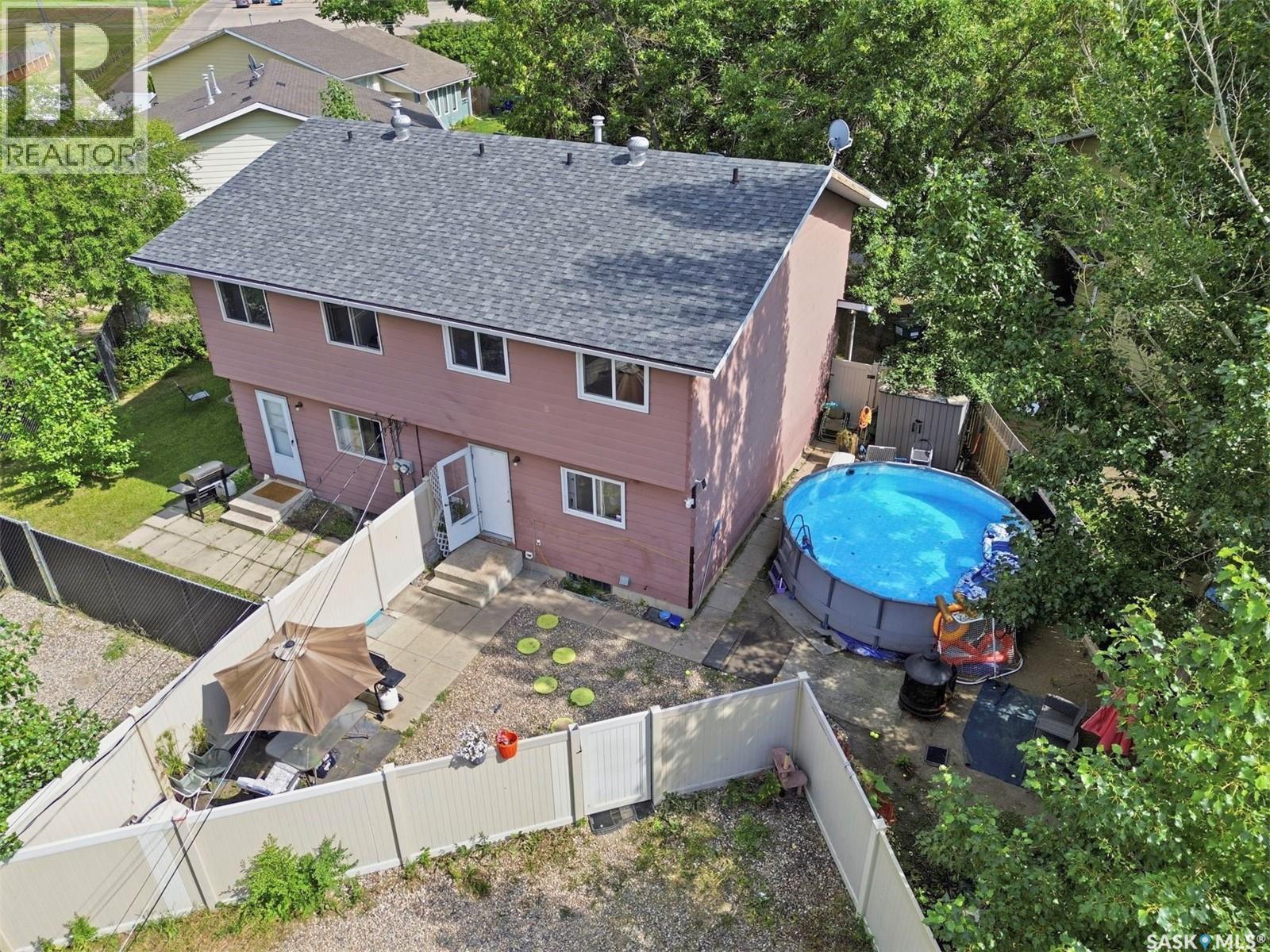 A & B 414 Gardiner Place, Saskatoon, SK - Outdoor With Above Ground Pool