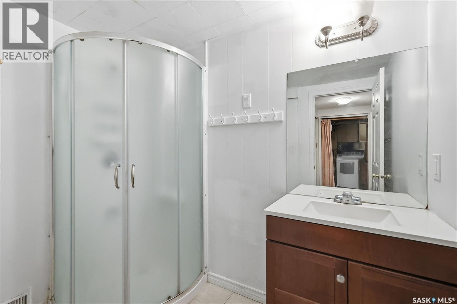 2509 Taylor Street E, Saskatoon, SK - Indoor Photo Showing Bathroom