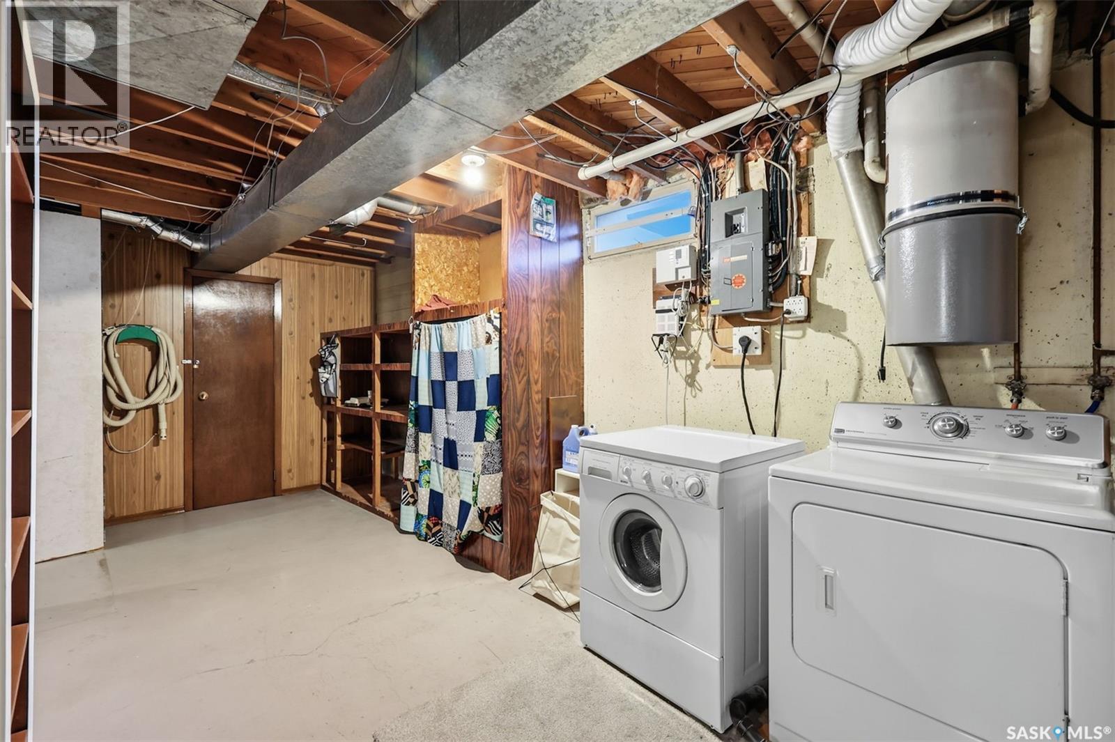 2509 Taylor Street E, Saskatoon, SK - Indoor Photo Showing Laundry Room