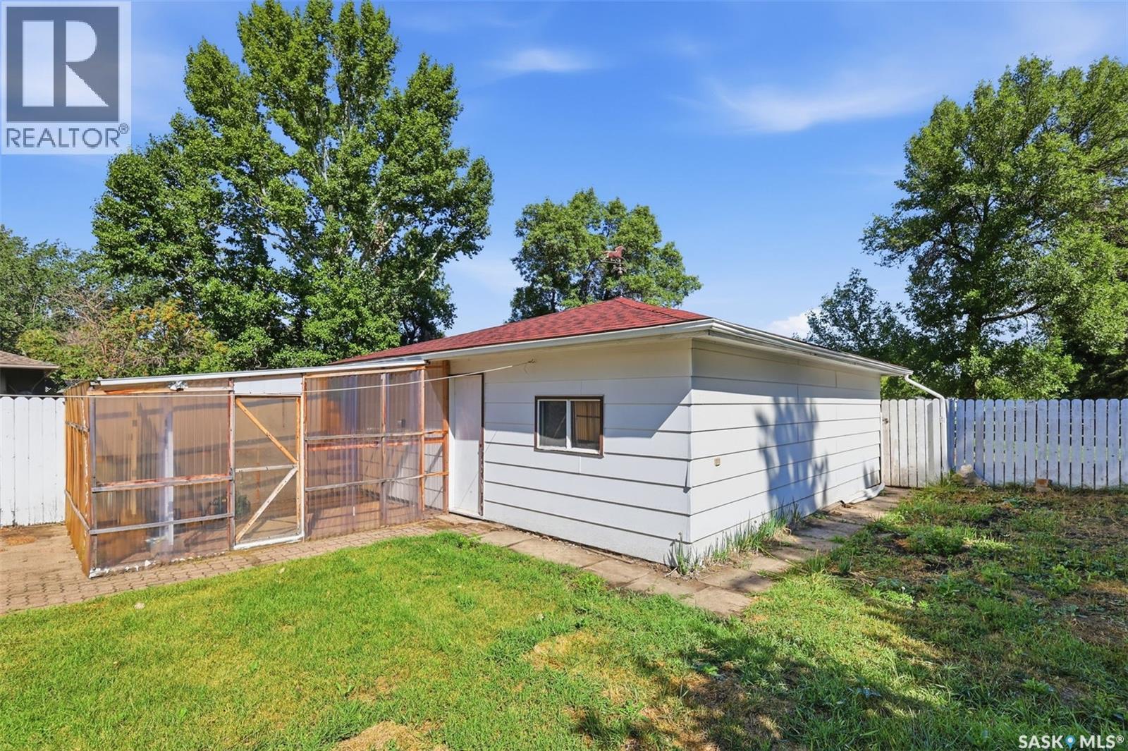 2509 Taylor Street E, Saskatoon, SK - Outdoor