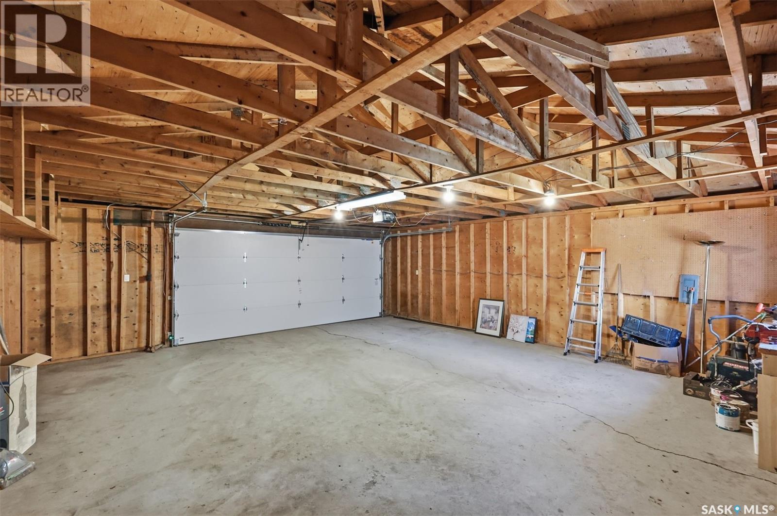 2509 Taylor Street E, Saskatoon, SK - Indoor Photo Showing Garage