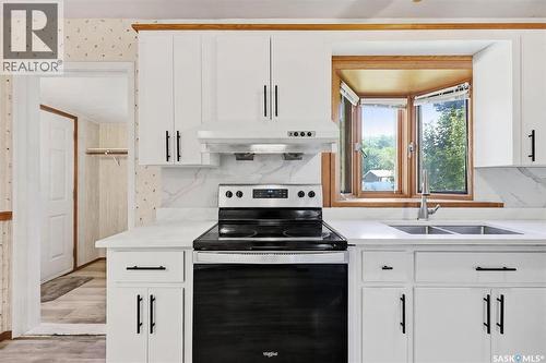 2509 Taylor Street E, Saskatoon, SK - Indoor Photo Showing Kitchen
