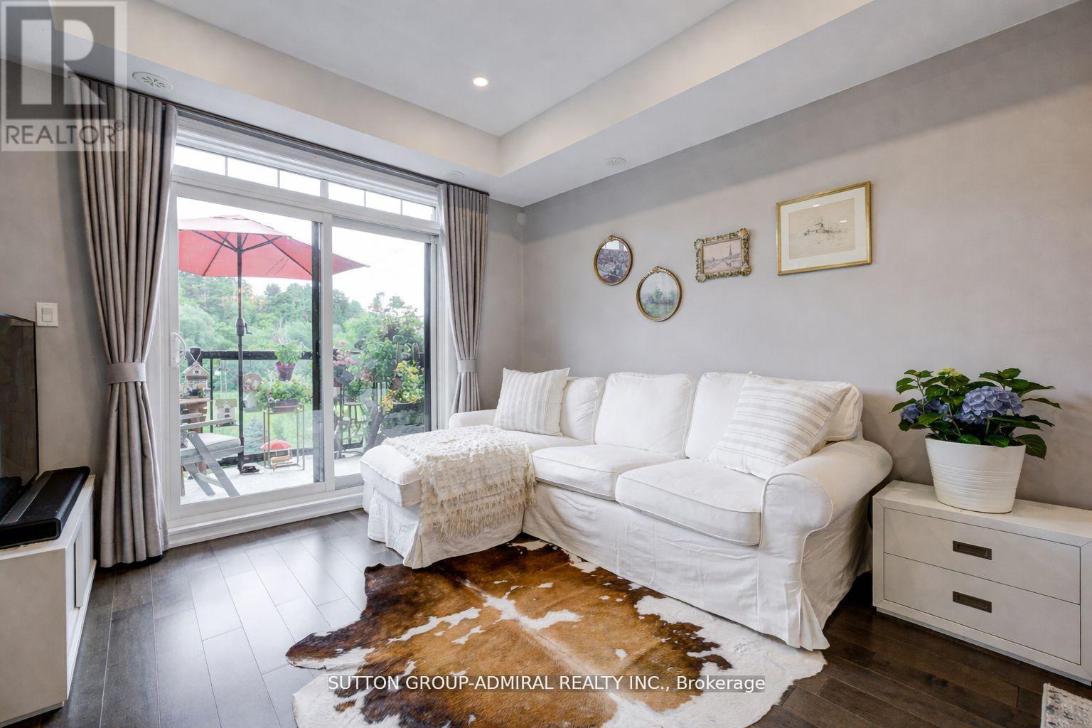 3 - 196 Pine Grove Road, Vaughan, ON - Indoor Photo Showing Living Room