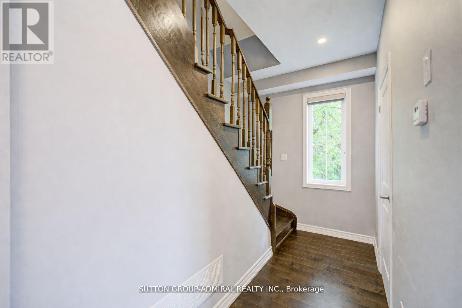 End Unit offers More Sunlight Exposure - 3 - 196 Pine Grove Road, Vaughan, ON - Indoor Photo Showing Other Room