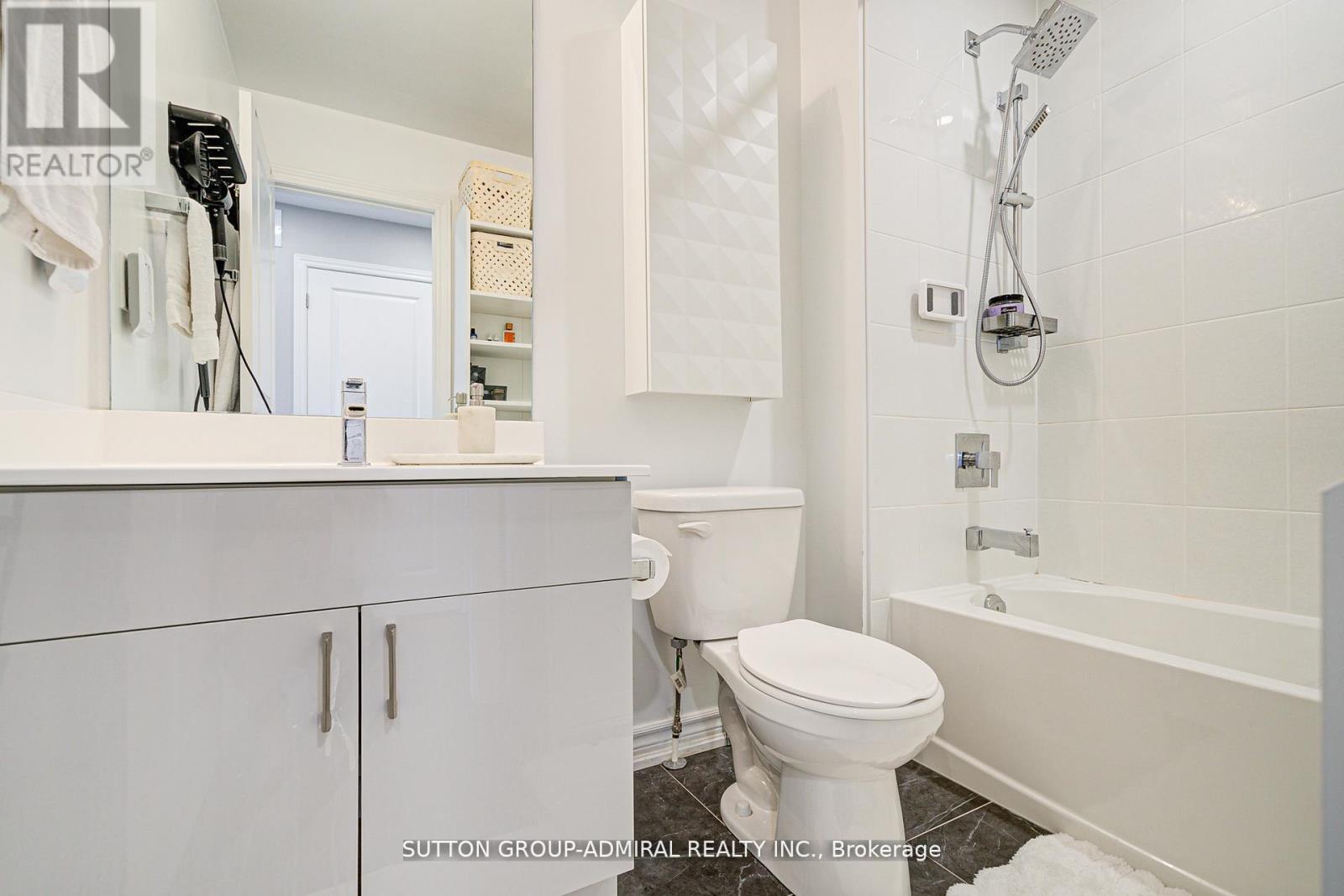 Updated Main Bathroom - 3 - 196 Pine Grove Road, Vaughan, ON - Indoor Photo Showing Bathroom