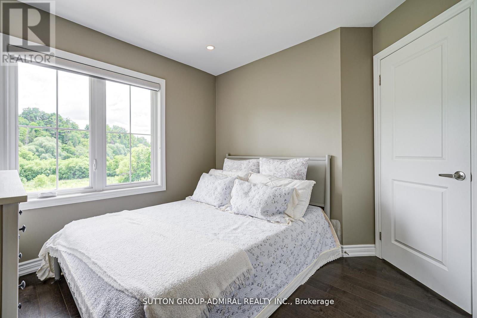 Second Bedroom Facing Green Space - 3 - 196 Pine Grove Road, Vaughan, ON - Indoor Photo Showing Bedroom