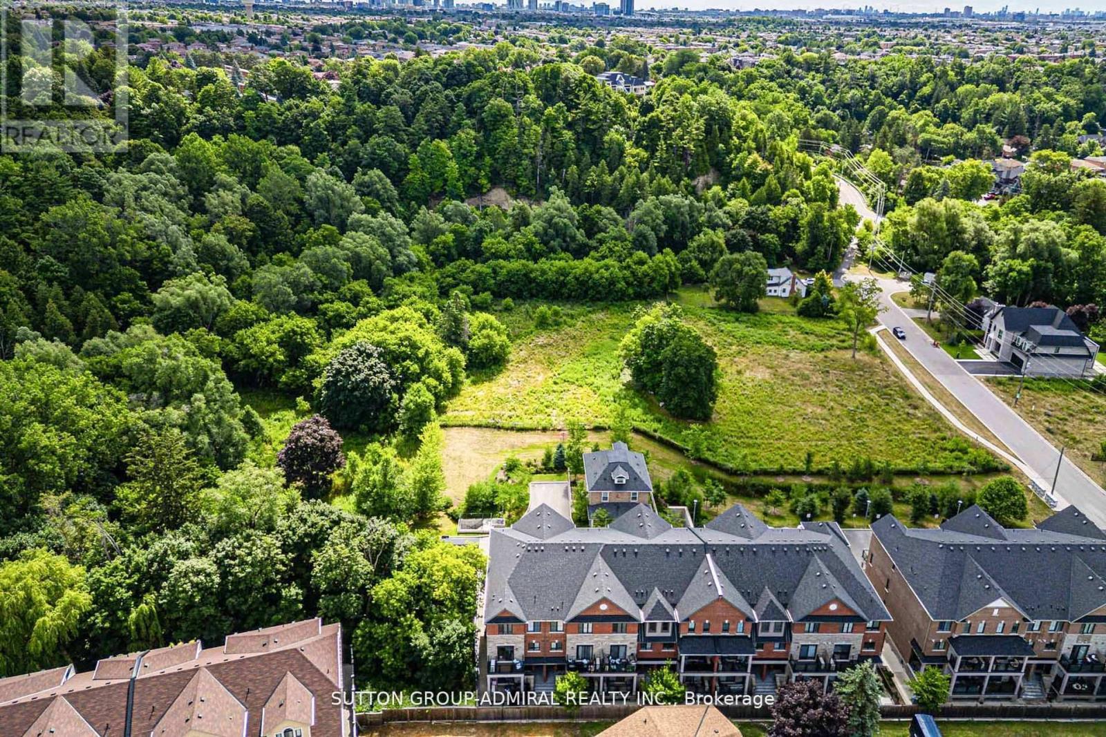 Surrounded by Greenery and Community - 3 - 196 Pine Grove Road, Vaughan, ON - Outdoor