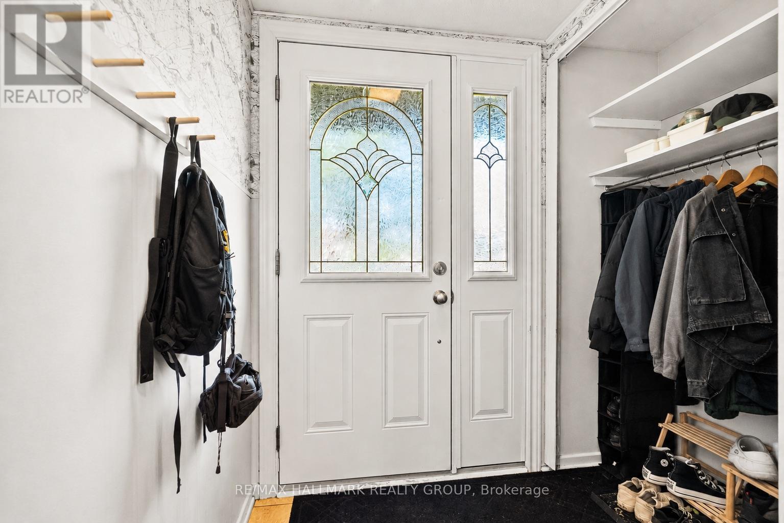 932 Beauclaire Drive, Ottawa, ON - Indoor