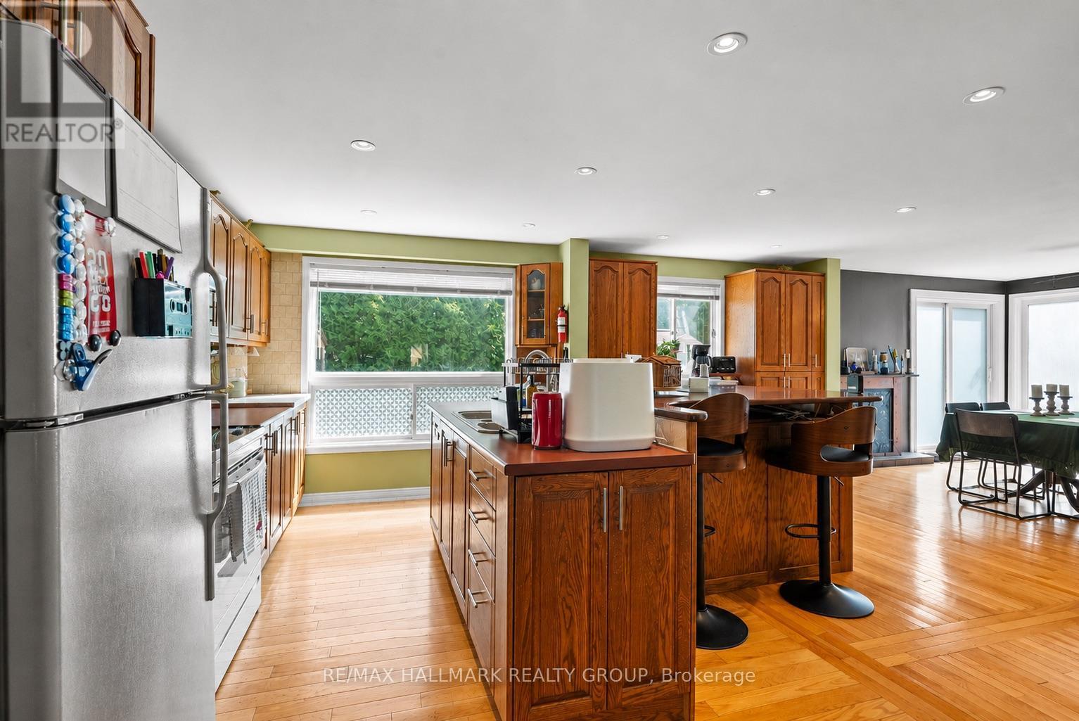 932 Beauclaire Drive, Ottawa, ON - Indoor