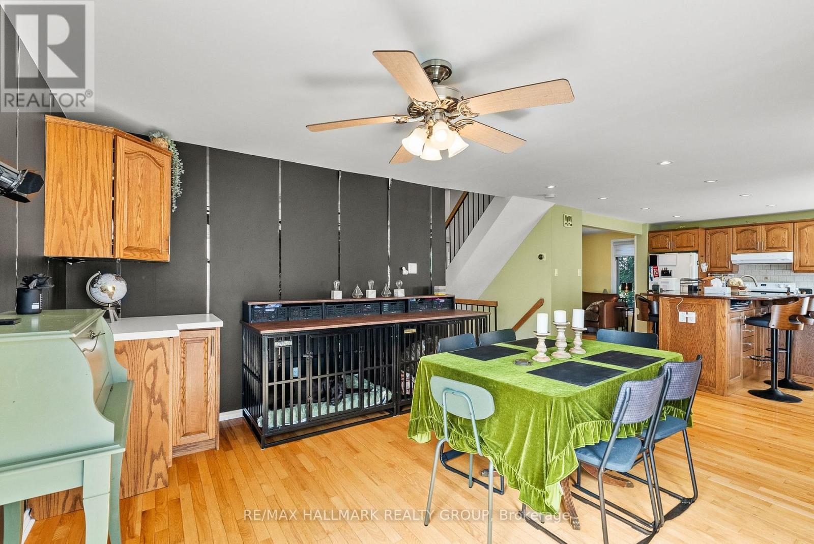 932 Beauclaire Drive, Ottawa, ON - Indoor Photo Showing Dining Room