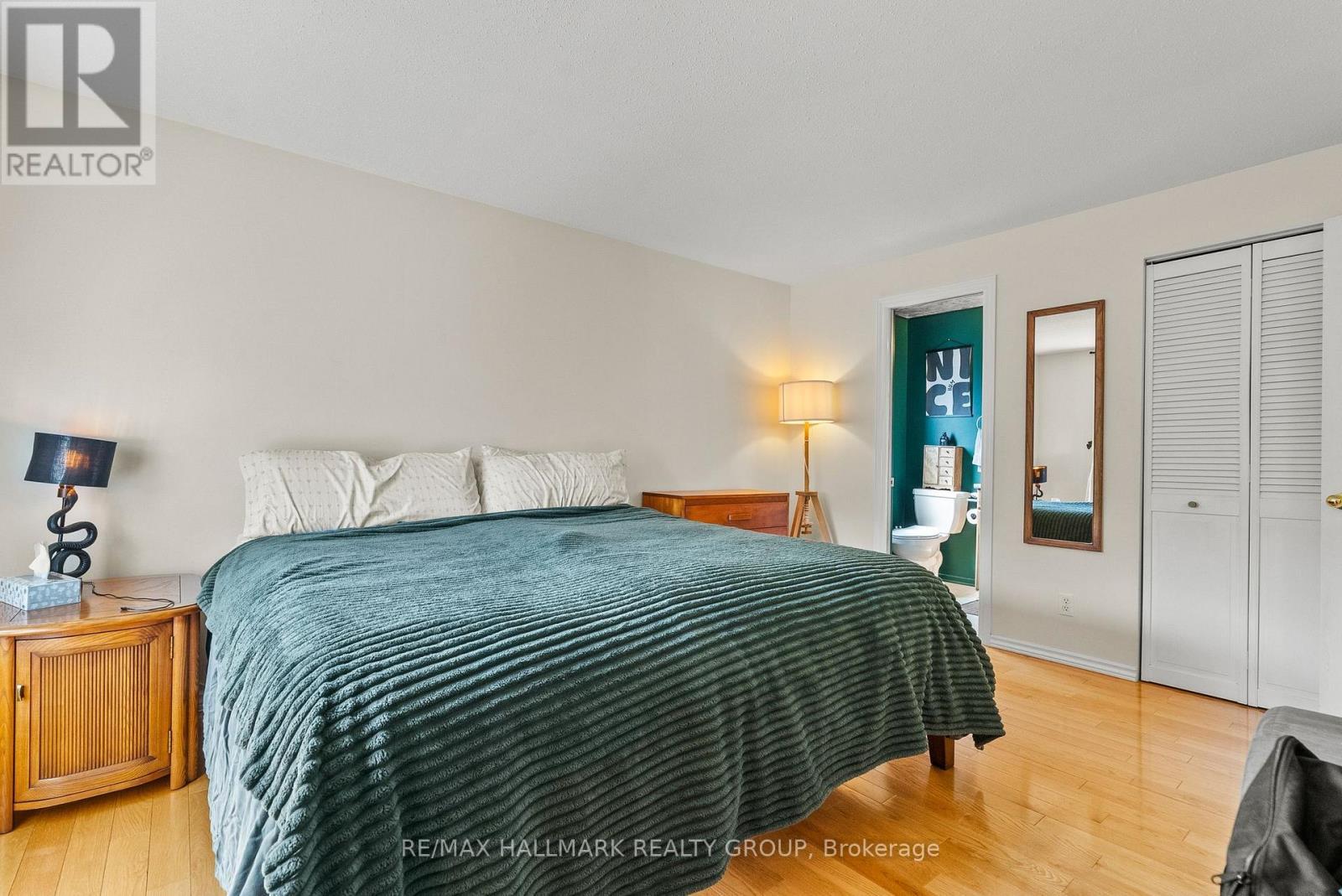 932 Beauclaire Drive, Ottawa, ON - Indoor Photo Showing Bedroom