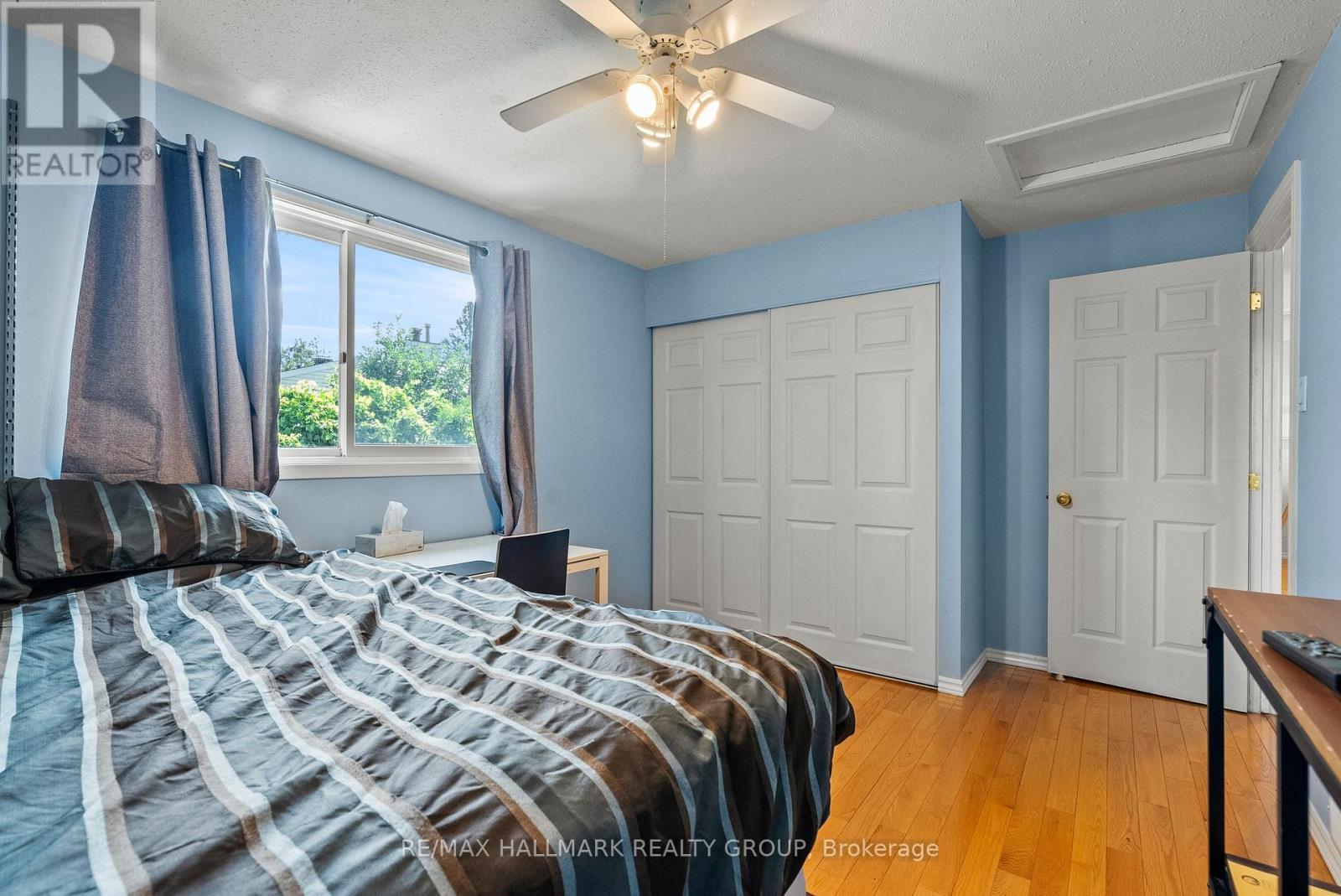 932 Beauclaire Drive, Ottawa, ON - Indoor Photo Showing Bedroom