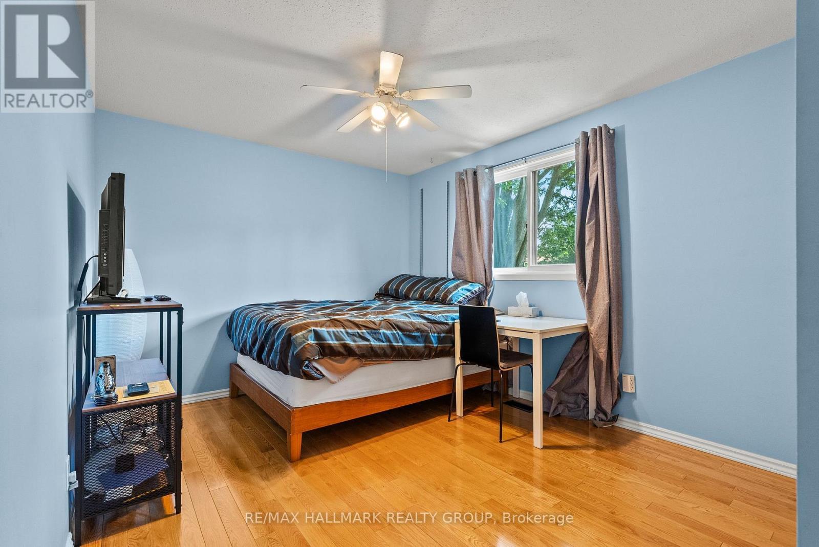 932 Beauclaire Drive, Ottawa, ON - Indoor Photo Showing Bedroom