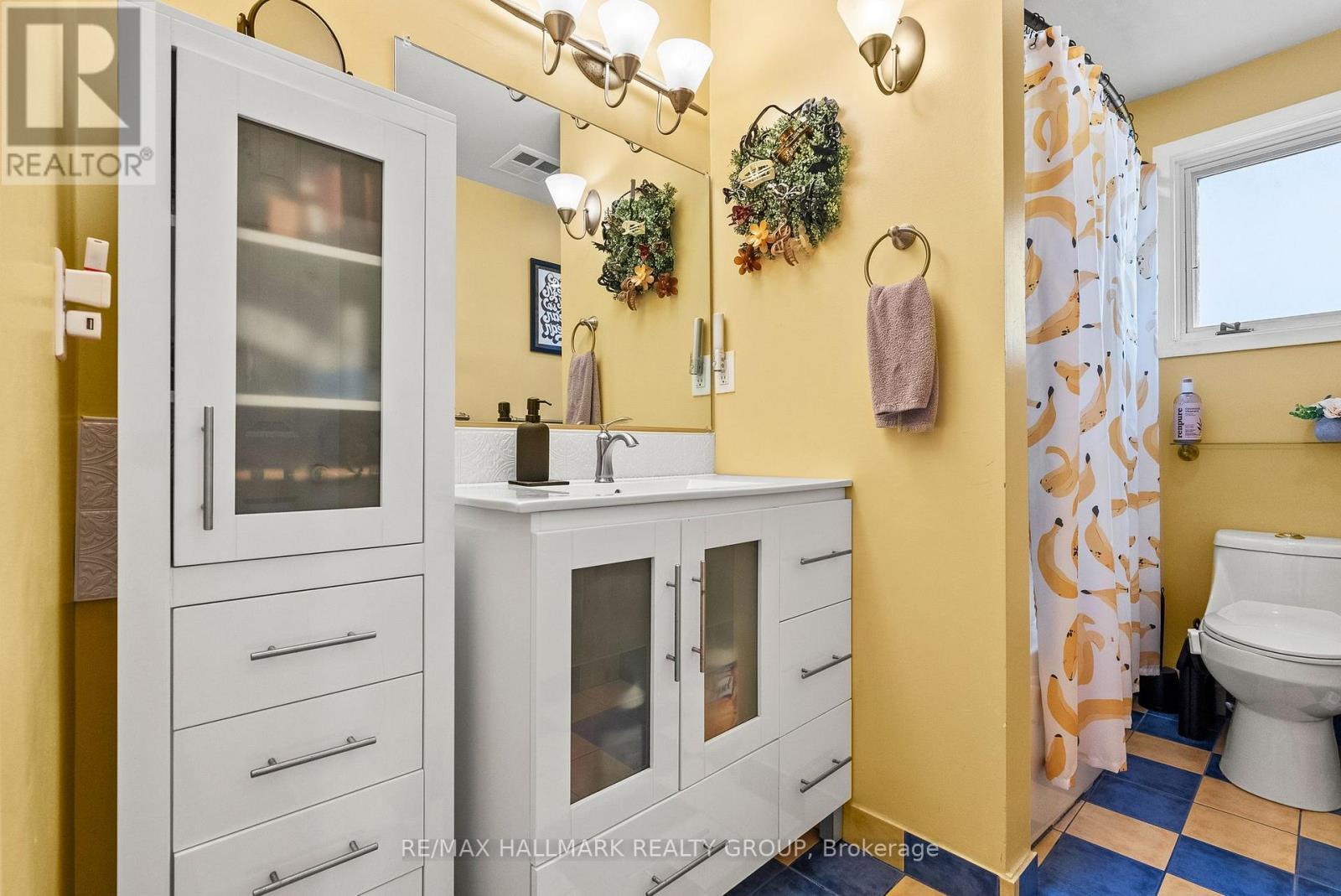 932 Beauclaire Drive, Ottawa, ON - Indoor Photo Showing Bathroom
