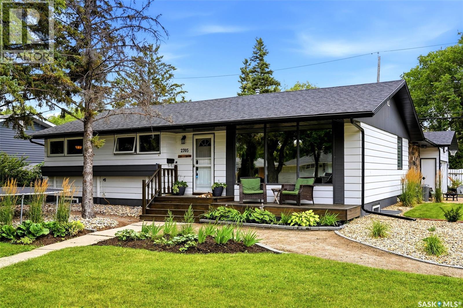 2705 Grant Road, Regina, SK - Outdoor