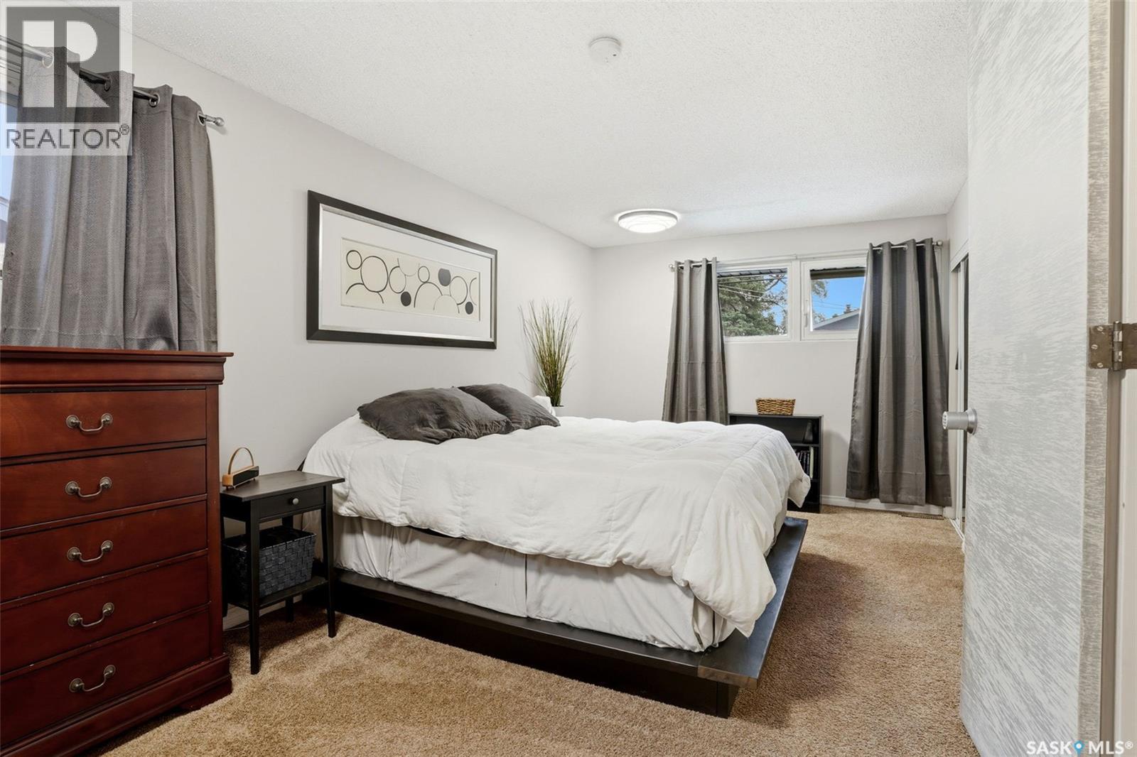 2705 Grant Road, Regina, SK - Indoor Photo Showing Bedroom