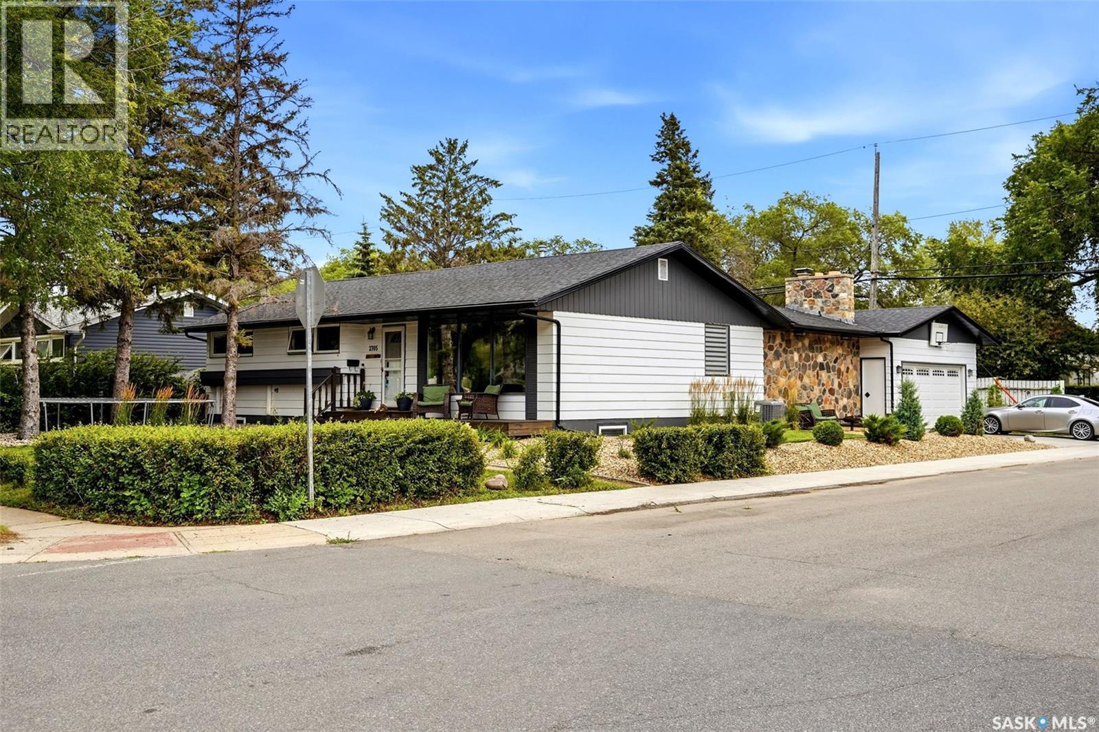 2705 Grant Road, Regina, SK - Outdoor