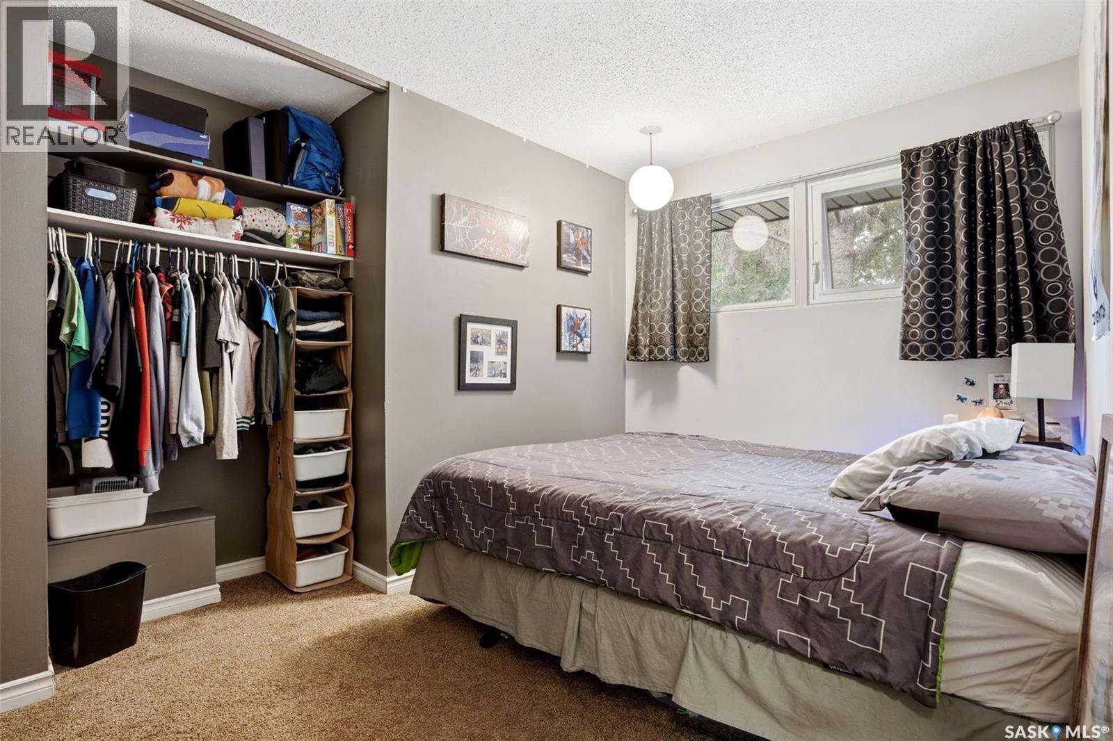 2705 Grant Road, Regina, SK - Indoor Photo Showing Bedroom