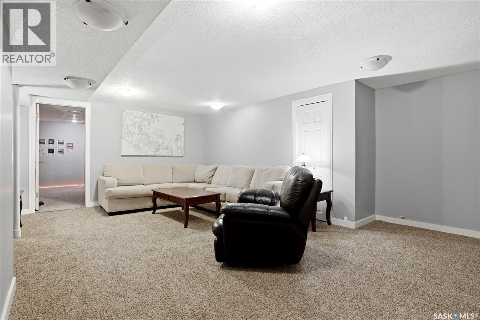 2705 Grant Road, Regina, SK - Indoor