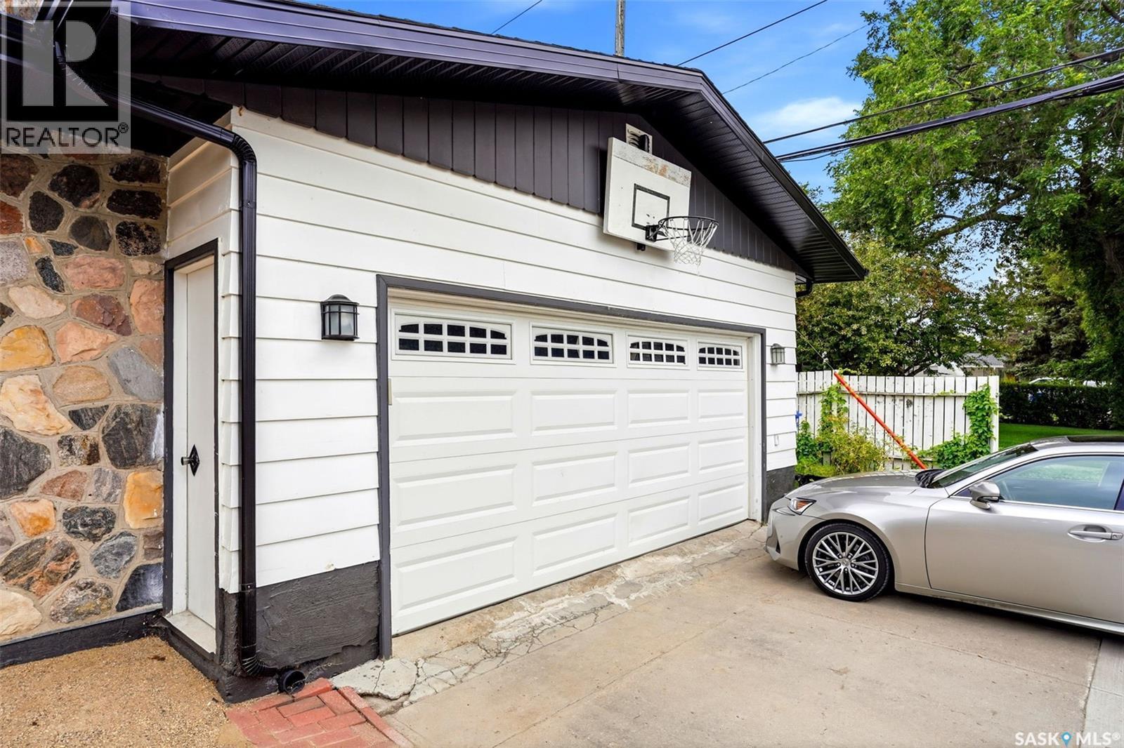 2705 Grant Road, Regina, SK - Outdoor With Exterior