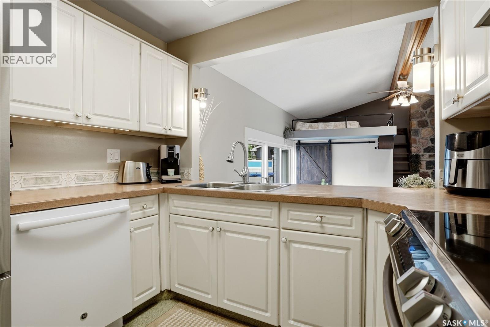 2705 Grant Road, Regina, SK - Indoor Photo Showing Kitchen With Double Sink