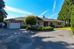 2964 Pickford Rd Colwood, BC V9B 2K7