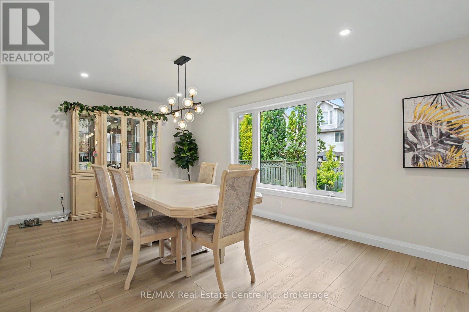115 Mcfarlane Drive, Cambridge, ON - Indoor Photo Showing Dining Room
