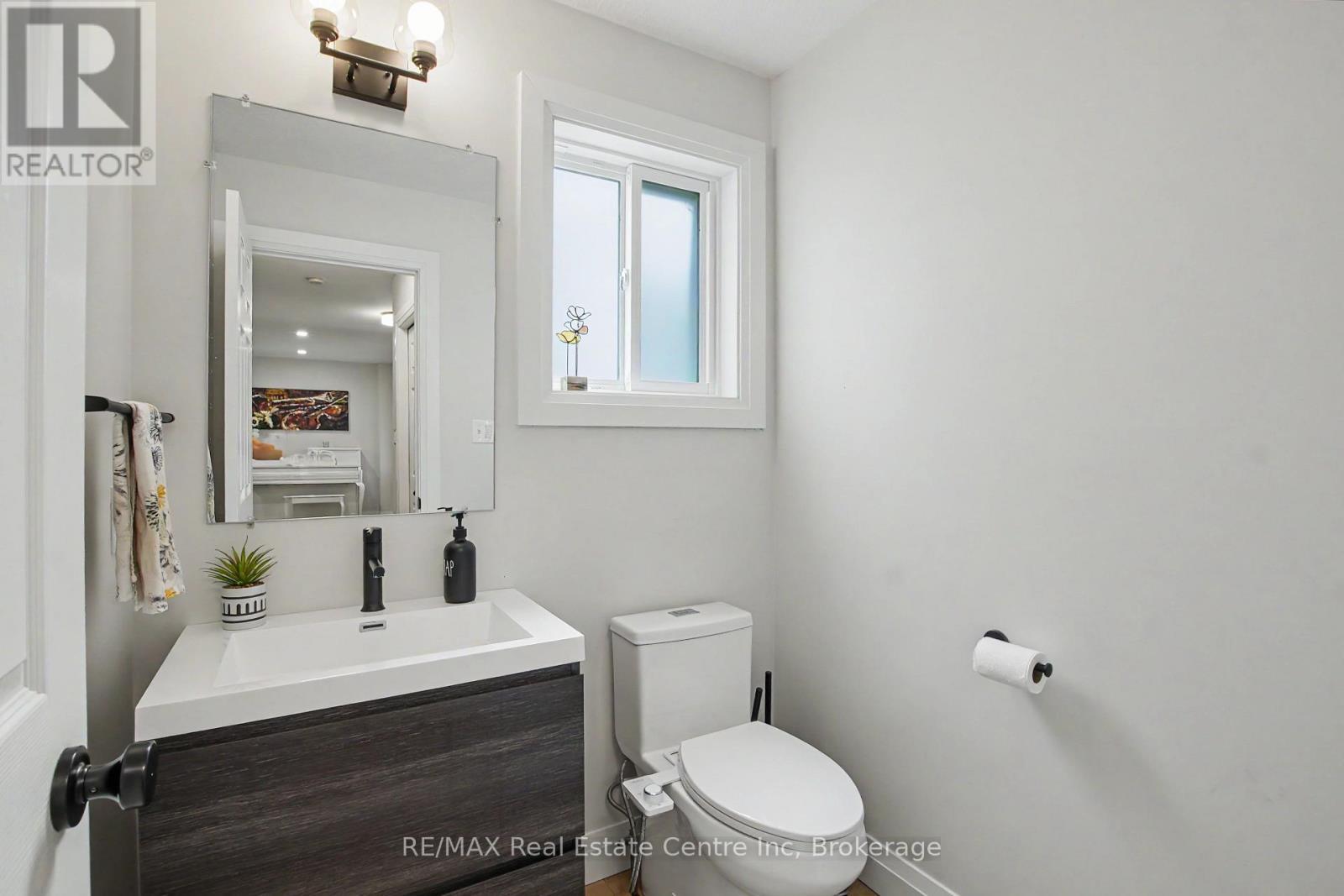 115 Mcfarlane Drive, Cambridge, ON - Indoor Photo Showing Bathroom