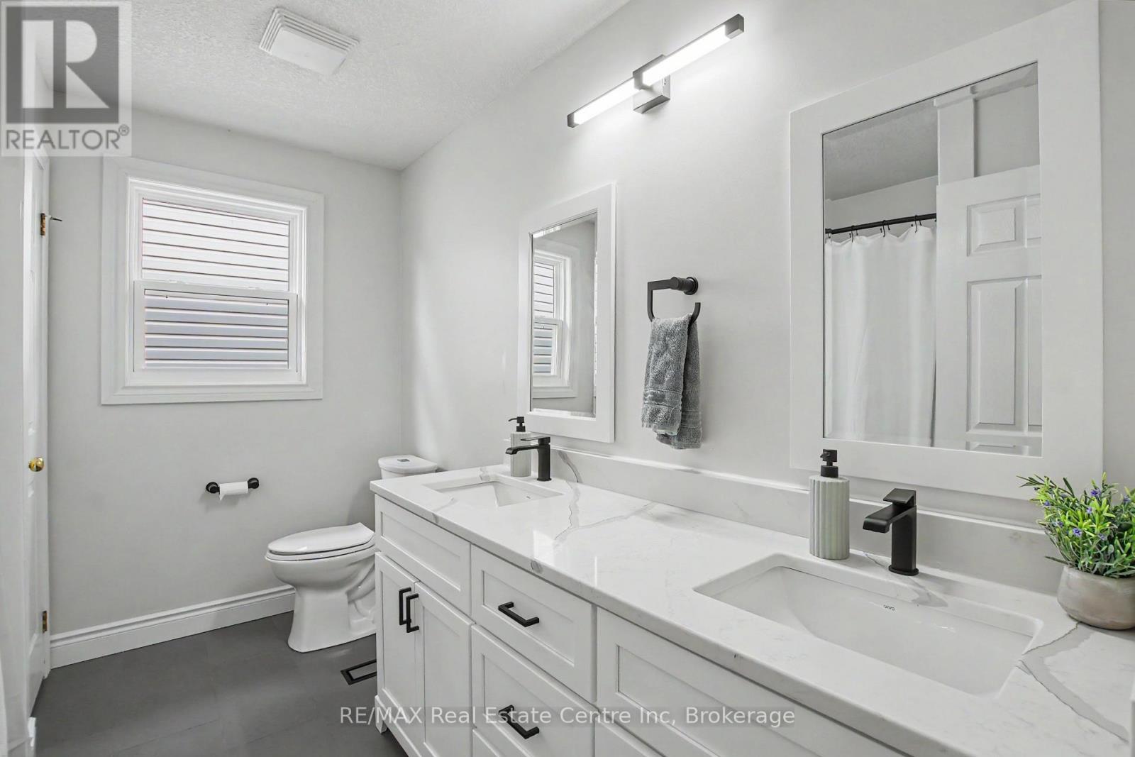 115 Mcfarlane Drive, Cambridge, ON - Indoor Photo Showing Bathroom