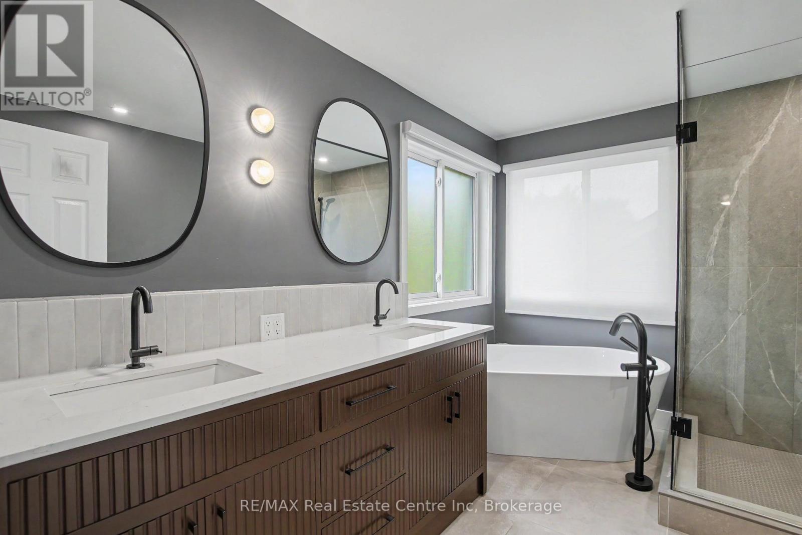 115 Mcfarlane Drive, Cambridge, ON - Indoor Photo Showing Bathroom