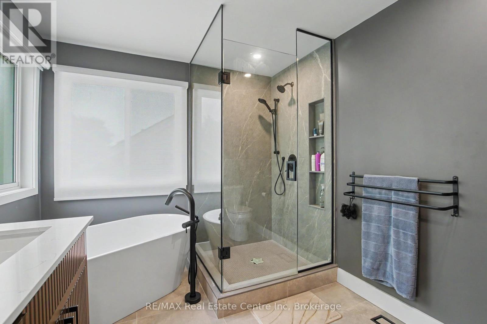 115 Mcfarlane Drive, Cambridge, ON - Indoor Photo Showing Bathroom